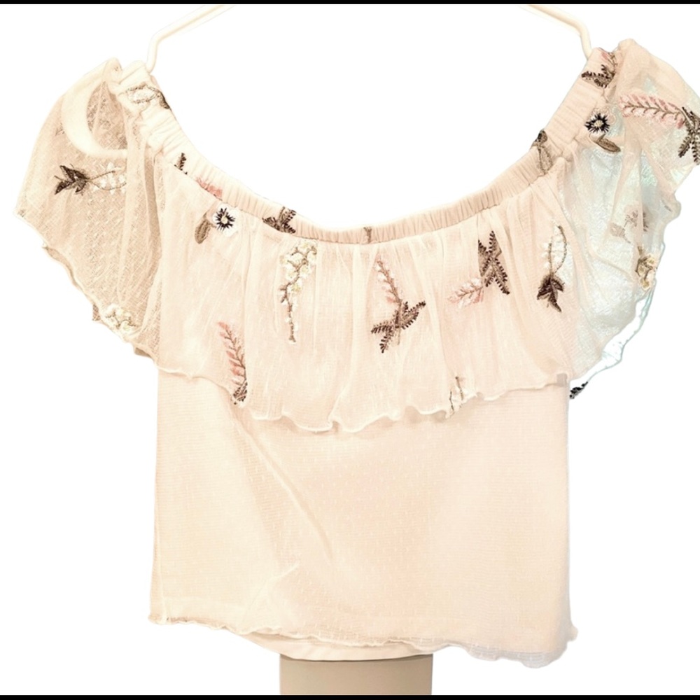 ✨ 3 items for 15% off bundle ✨ Off the shoulder floral top